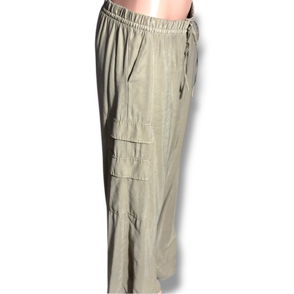 a new day Women's Large Stylish Tan/Khaki Wide-Leg Drawstring Waist Cargo Pants - Picture 4 of 14
